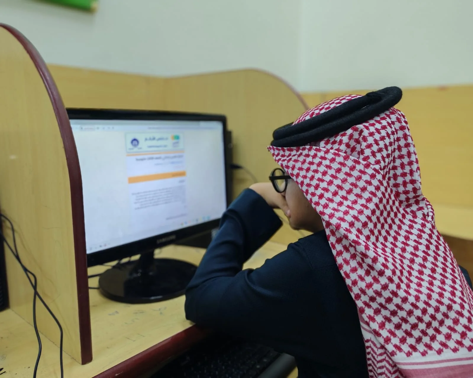 طلاب الأرقم المتوسط يخوضون اختبار نافس المحاكي | مدارس الأرقم الرياض
