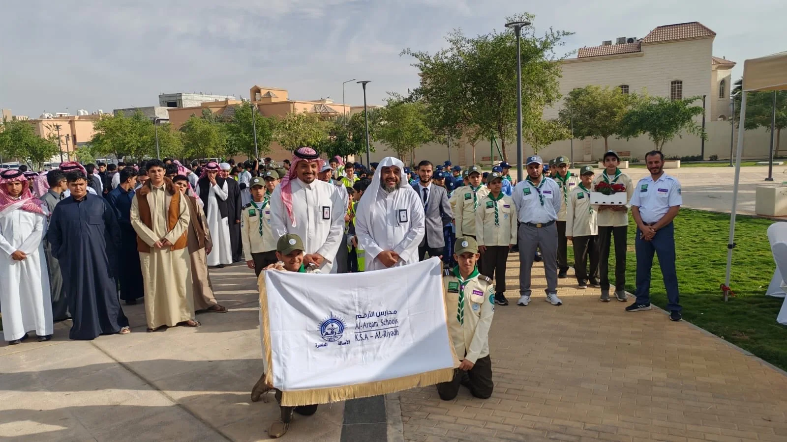 مشاركة 400 طالب من مدارس الأرقم في مبادرة الرياض تتطوع